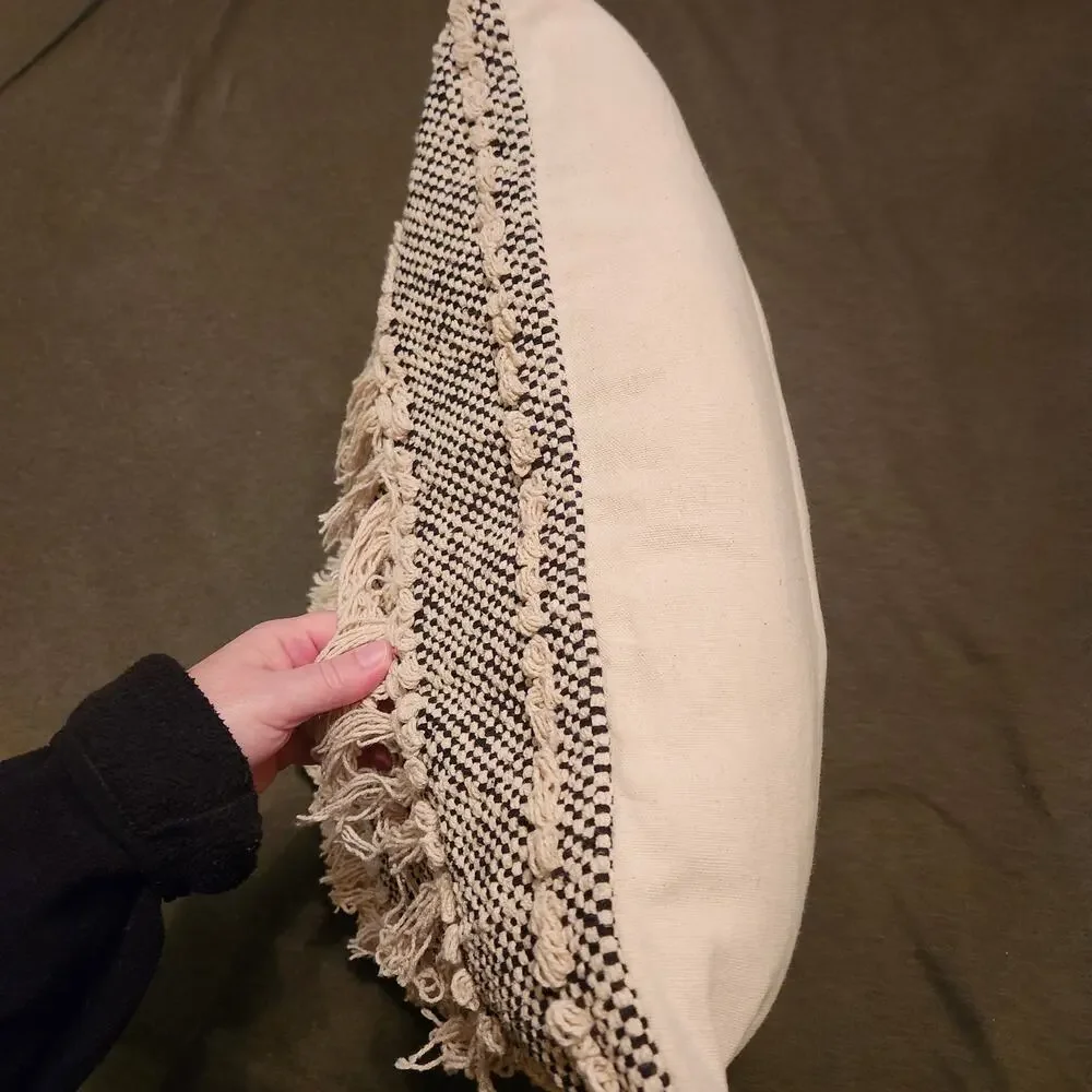 KIRKLANDS Throw Pillow 20 x 20 x 5 Boho Black Natural Chunky Knit Knotted Fringe - Picture 11 of 12